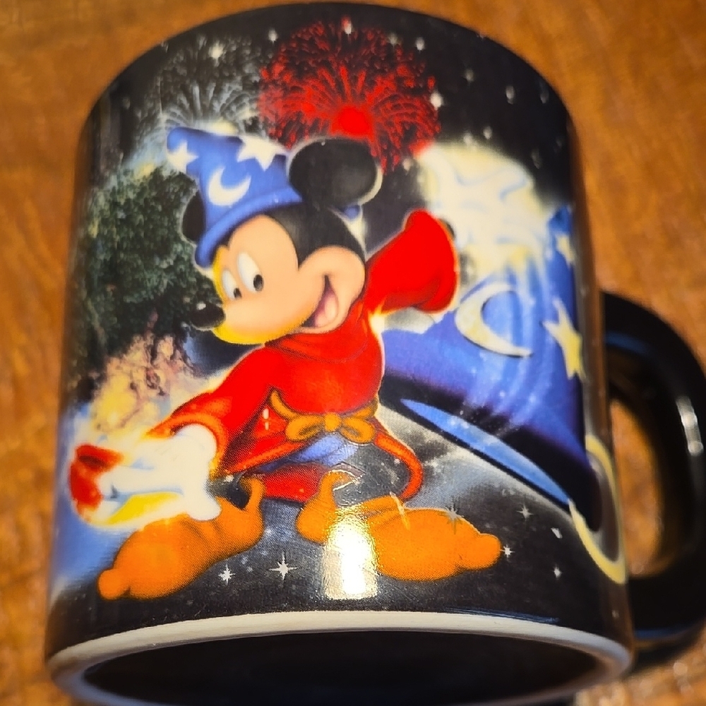 Disney Mug and Mickey Salt &‎ Pepper Shakers - Picture 4 of 10